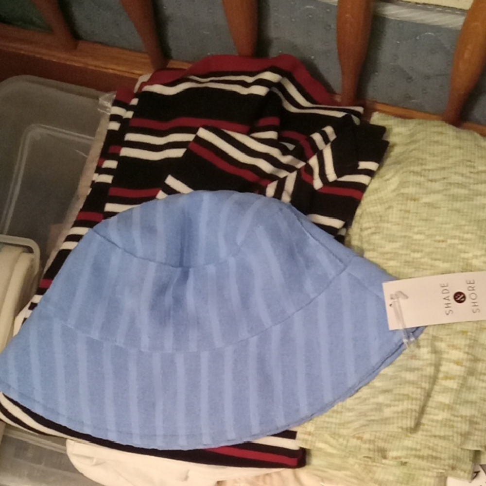 🆓️Terry Cloth Bucket Hat NWT